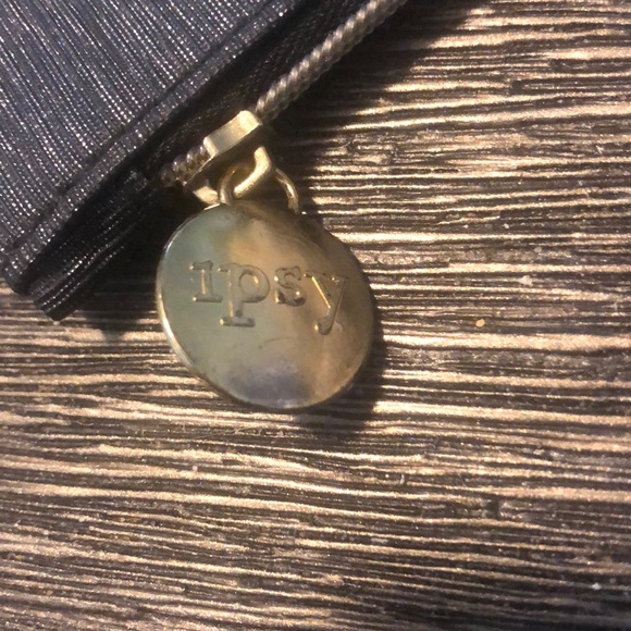 ⭐️ Ipsy Makeup Bag - Picture 4 of 5